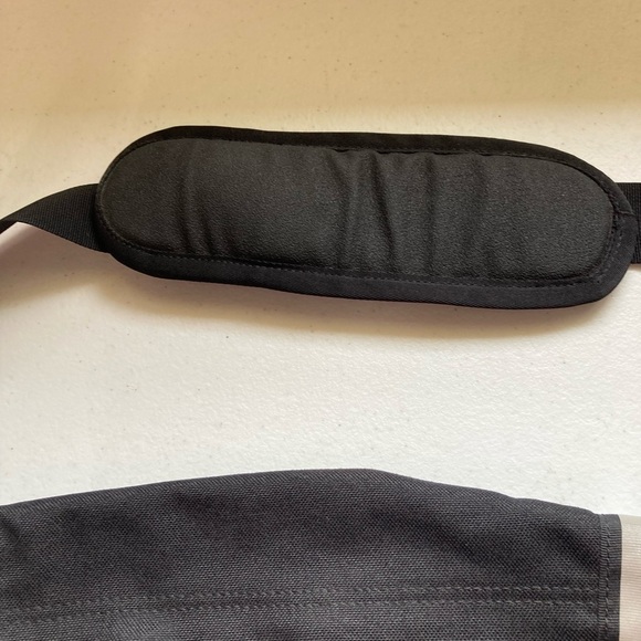 EMS Eastern Mountain Sports Shoulder Strap Bag - Picture 4 of 10